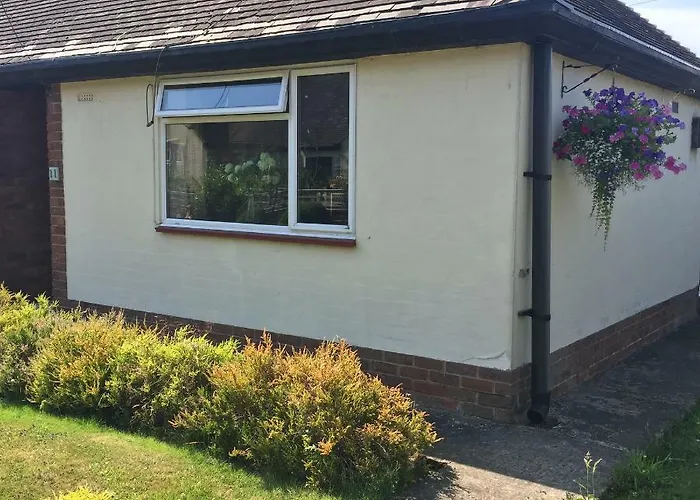 11 Callow Crescent