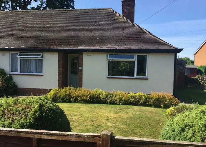 11 Callow Crescent