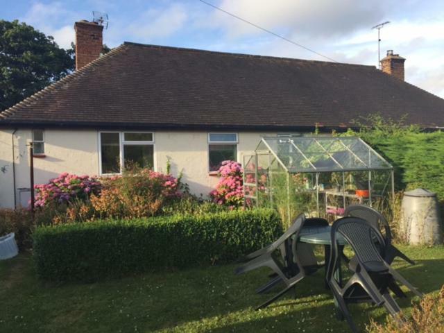 11 Callow Crescent *